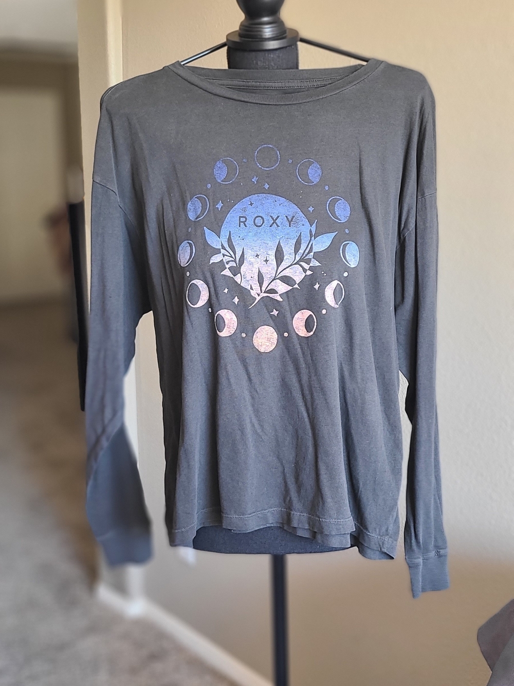 Roxy Long Sleeve Graphic Tee in Charcoal with Blue-Pink Moon Design